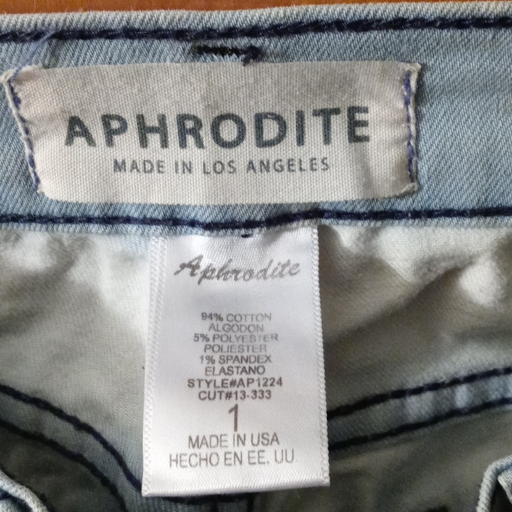 Distressed jeans - Picture 2 of 4